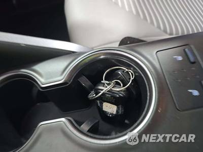 2023 Toyota Camry Hybrid SE - zdjęcie 8 z 21 - miniatura