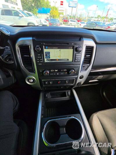 2018 Nissan TITAN SV Crew Cab Short Bed - zdjęcie 10 z 29 - miniatura