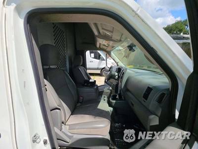 2019 Nissan NV2500 HD Cargo SV High Roof 146.1" WB - zdjęcie 17 z 27 - miniatura