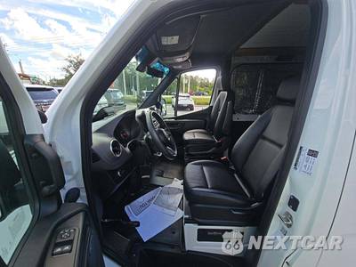 2025 Mercedes-Benz Sprinter 2500 Cargo Van Standard Roof 144.0" WB - zdjęcie 6 z 26 - miniatura