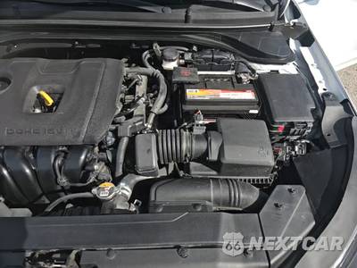 2020 Hyundai Elantra SEL Sedan - zdjęcie 22 z 23 - miniatura