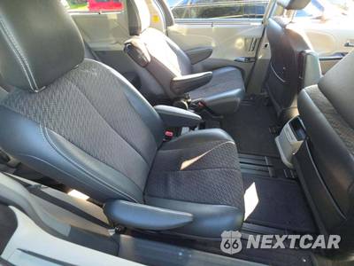 2011 Toyota Sienna SE 8-Passenger 119.3" WB - zdjęcie 17 z 21 - miniatura