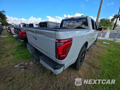 2026 Ford F-150 LARIAT Crew Cab Short Bed - zdjęcie 3 z 20 - miniatura