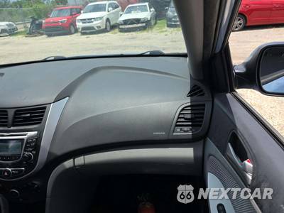 2013 Hyundai Accent GS Hatchback - zdjęcie 19 z 23 - miniatura
