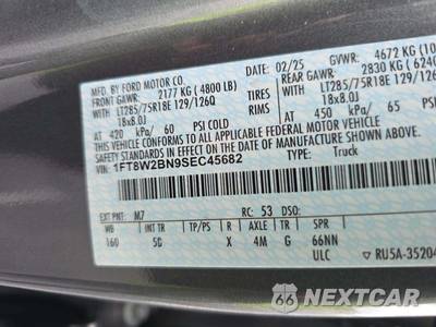 2025 Ford Super Duty F-250 Lariat Crew Cab Medium Bed - zdjęcie 2 z 19 - miniatura