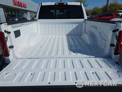2026 Ram 1500 Laramie Crew Cab Short Bed - zdjęcie 11 z 19 - miniatura