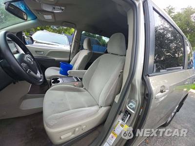 2017 Toyota Sienna LE 7-Passenger 119.3" WB - zdjęcie 6 z 44 - miniatura