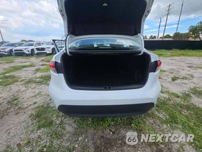 2024 Toyota Corolla LE Sedan - zdjęcie 14 z 31 - miniatura