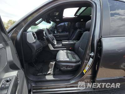 2025 Toyota Sequoia Platinum - zdjęcie 6 z 23 - miniatura