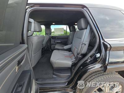 2026 Toyota Sequoia TRD Pro - zdjęcie 10 z 18 - miniatura