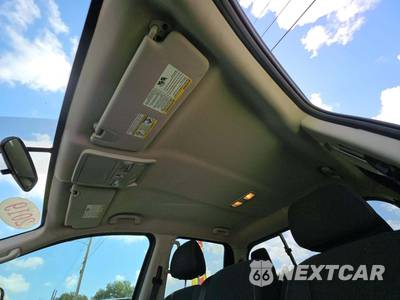 2019 Nissan TITAN SV Crew Cab Short Bed - zdjęcie 3 z 21 - miniatura