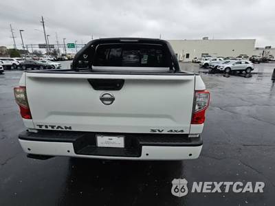 2021 Nissan TITAN SV Crew Cab Short Bed - zdjęcie 4 z 25 - miniatura