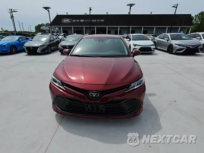 2020 Toyota Camry LE - zdjęcie 2 z 25 - miniatura