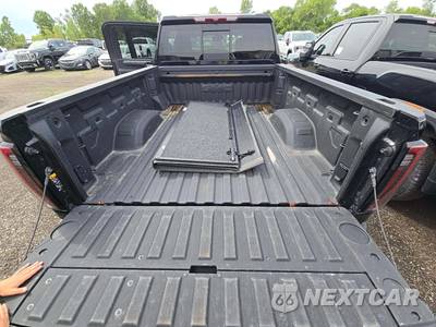 2026 GMC Sierra 2500HD AT4 Crew Cab Medium Bed - zdjęcie 14 z 20 - miniatura