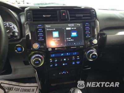 2020 Toyota 4Runner Nightshade - zdjęcie 10 z 24 - miniatura