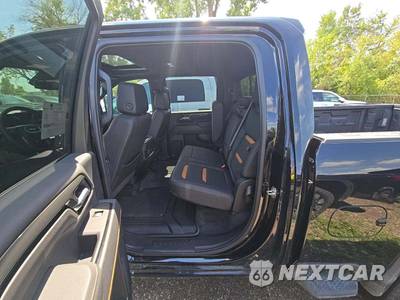 2026 GMC Sierra 3500HD AT4 Crew Cab Medium Bed - zdjęcie 13 z 20 - miniatura