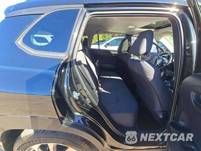 2025 Toyota Corolla Cross LE - zdjęcie 16 z 20 - miniatura