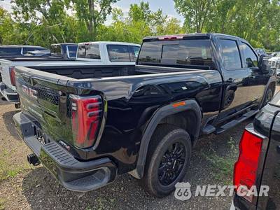 2026 GMC Sierra 2500HD AT4 Crew Cab Medium Bed - zdjęcie 3 z 20 - miniatura