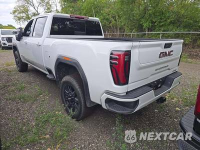 2026 GMC Sierra 3500HD AT4 Crew Cab Medium Bed - zdjęcie 2 z 20 - miniatura