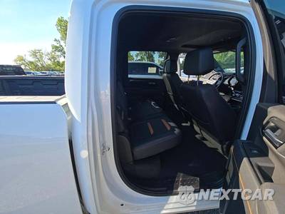 2026 GMC Sierra 2500HD AT4 Crew Cab Medium Bed - zdjęcie 16 z 20 - miniatura