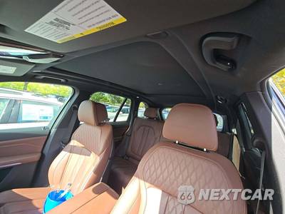 2024 BMW X5 Sports Activity Vehicle xDrive50e - zdjęcie 11 z 20 - miniatura