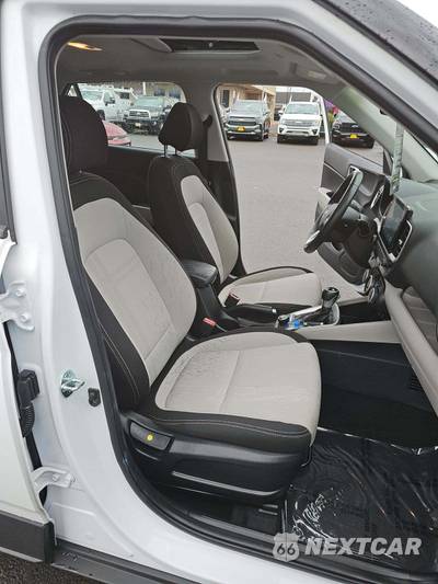 2025 Hyundai Venue SEL - zdjęcie 15 z 22 - miniatura