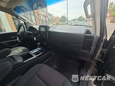 2015 Nissan TITAN SV Crew Cab Short Bed - zdjęcie 16 z 30 - miniatura