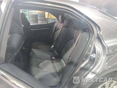 2021 Toyota Camry Hybrid LE - zdjęcie 13 z 23 - miniatura