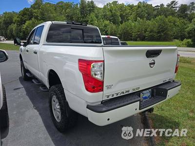 2022 Nissan TITAN XD SV Crew Cab Medium Bed - zdjęcie 2 z 23 - miniatura