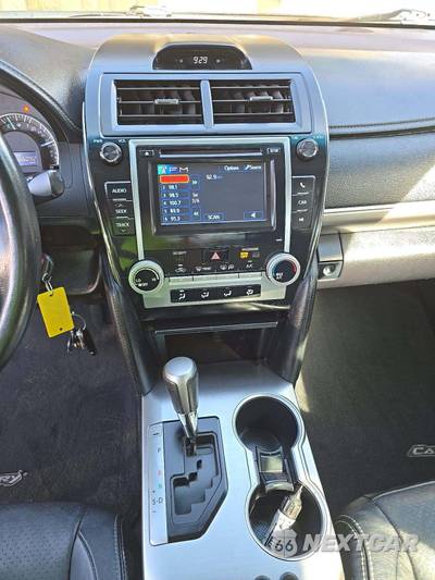 2014 Toyota Camry SE - zdjęcie 10 z 29 - miniatura