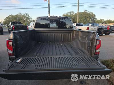 2024 Nissan TITAN PRO-4X Crew Cab Short Bed - zdjęcie 14 z 23 - miniatura