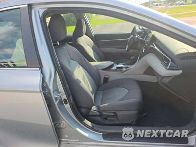 2022 Toyota Camry Hybrid LE - zdjęcie 15 z 25 - miniatura