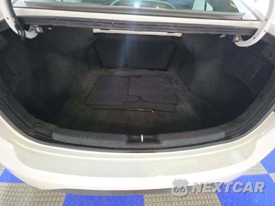 2019 Hyundai Elantra SE Sedan - zdjęcie 14 z 26 - miniatura