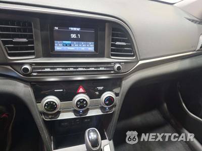 2019 Hyundai Elantra SE Sedan - zdjęcie 10 z 26 - miniatura