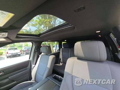 2025 Toyota Sequoia SR5 - zdjęcie 11 z 22 - miniatura