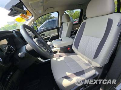 2024 Nissan TITAN SV Crew Cab Short Bed - zdjęcie 6 z 21 - miniatura