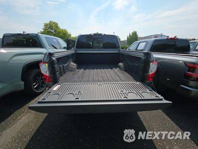 2024 Nissan TITAN SV Crew Cab Short Bed - zdjęcie 14 z 21 - miniatura