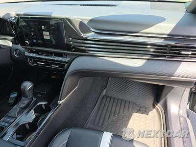 2025 Toyota Camry SE - zdjęcie 19 z 20 - miniatura