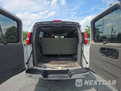 2015 Chevrolet Express 2500 Passenger Van LT 1LT 135.0" WB - zdjęcie 12 z 20 - miniatura