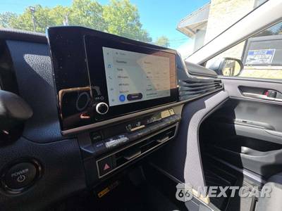 2025 Toyota Camry LE - zdjęcie 10 z 22 - miniatura