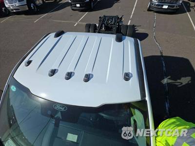 2024 Ford Super Duty F-600 Cab Chassis XL Regular Cab DRW - zdjęcie 9 z 17 - miniatura