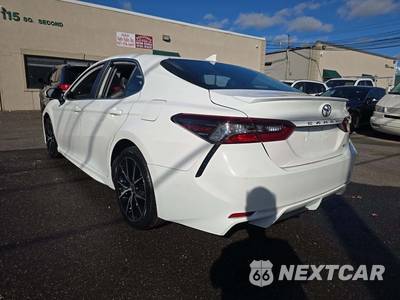2021 Toyota Camry SE - zdjęcie 2 z 28 - miniatura