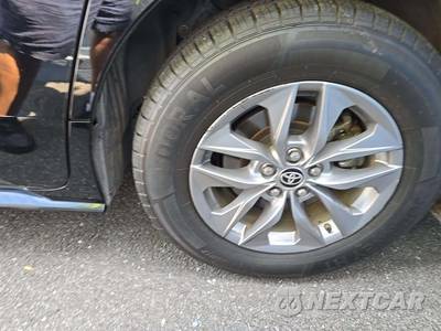 2025 Toyota Sienna LE 8-Passenger 120.5" WB - zdjęcie 25 z 28 - miniatura