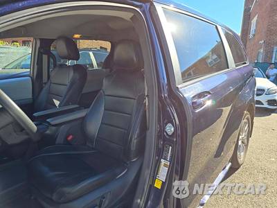2025 Toyota Sienna LE 8-Passenger 120.5" WB - zdjęcie 6 z 28 - miniatura