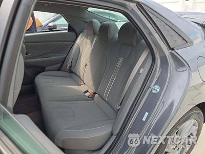 2026 Hyundai Elantra Hybrid Blue - zdjęcie 13 z 23 - miniatura