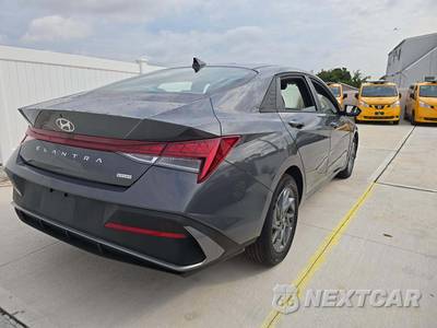 2026 Hyundai Elantra Hybrid Blue - zdjęcie 3 z 23 - miniatura