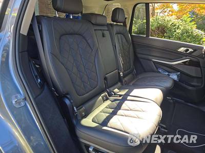 2025 BMW X7 xDrive40i - zdjęcie 17 z 23 - miniatura