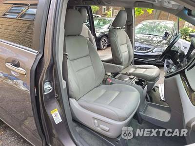 2016 Toyota Sienna XLE 8-Passenger 119.3" WB - zdjęcie 19 z 35 - miniatura