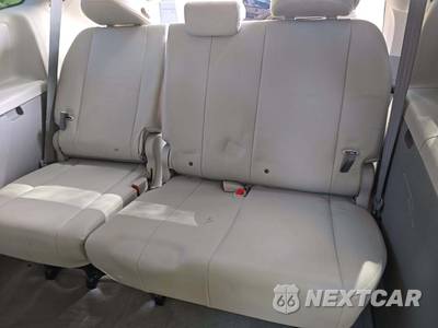 2013 Toyota Sienna XLE 8-Passenger 119.3" WB - zdjęcie 14 z 30 - miniatura