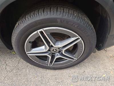 2021 Mercedes-Benz GLC 300 4MATIC - zdjęcie 23 z 28 - miniatura